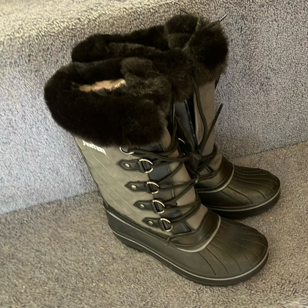 NWOT Fanture winter snow boots size 37 Europe